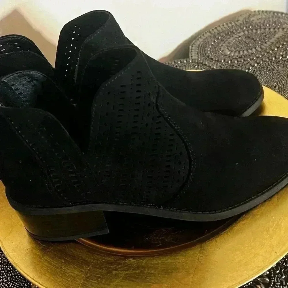 WOMENS NEW DIRECTIONS LIDA BLACK ANKLE BOOT SIZE 7 NEW